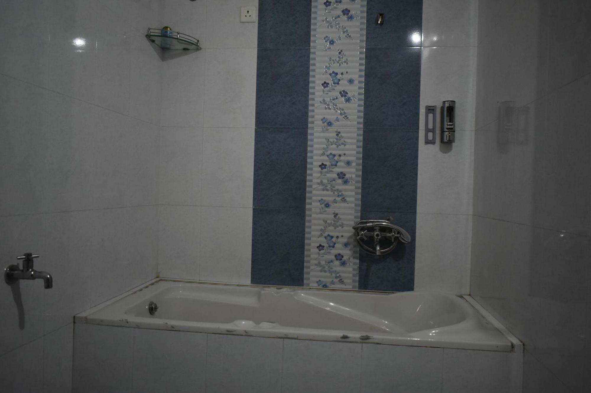 Benny Nivas Appartement Kannur Buitenkant foto