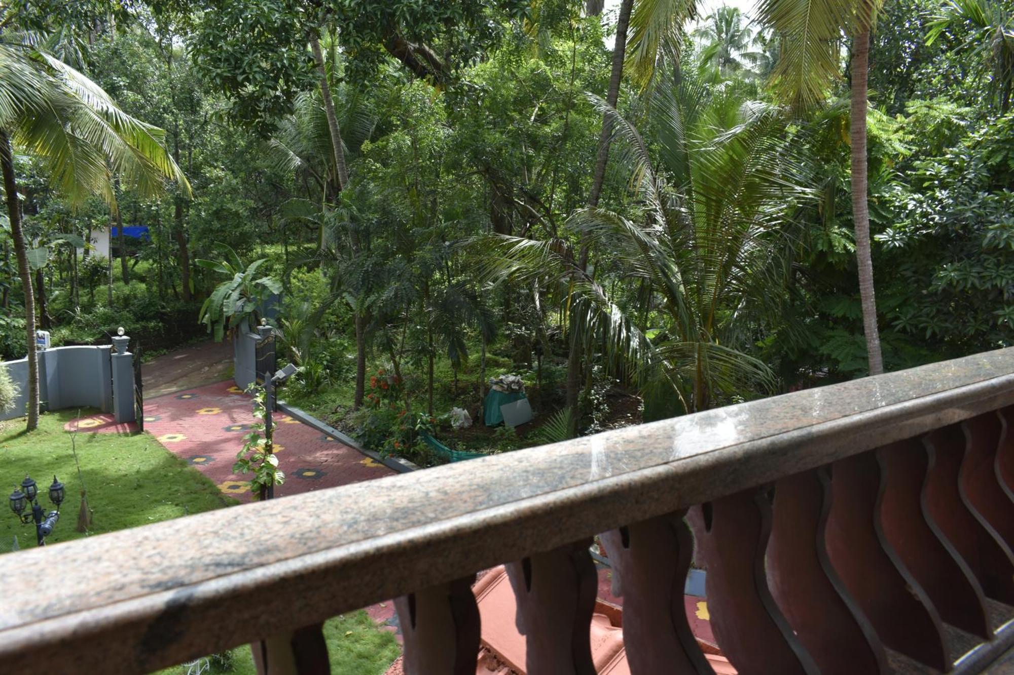 Benny Nivas Appartement Kannur Buitenkant foto