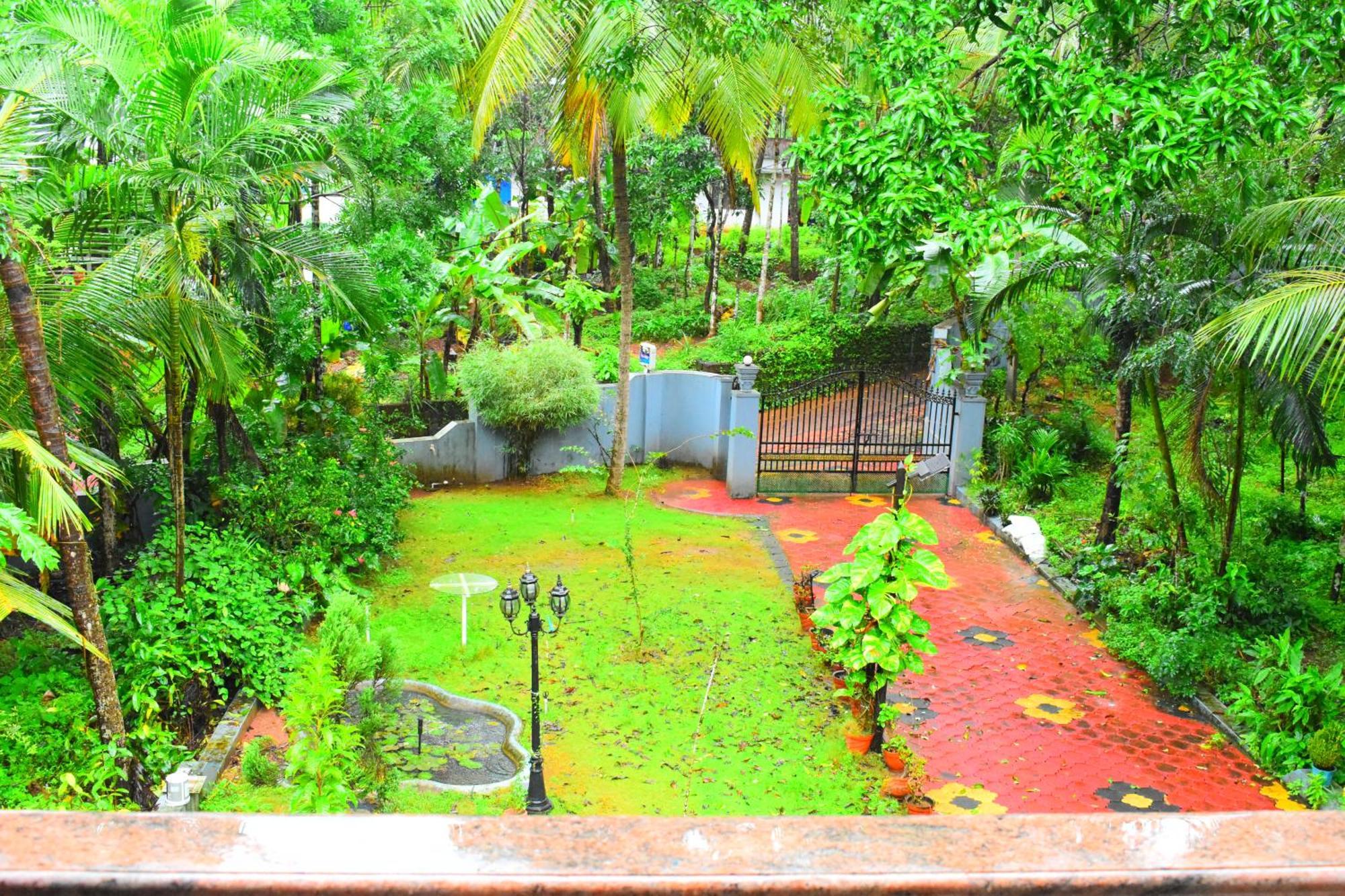 Benny Nivas Appartement Kannur Buitenkant foto