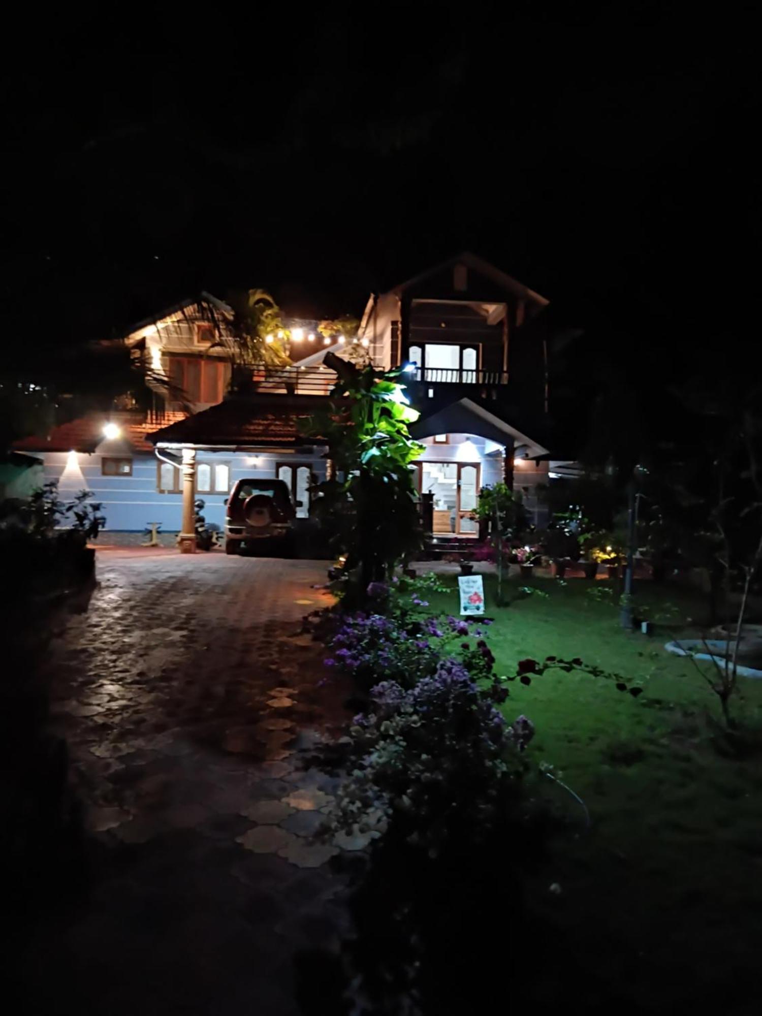 Benny Nivas Appartement Kannur Buitenkant foto